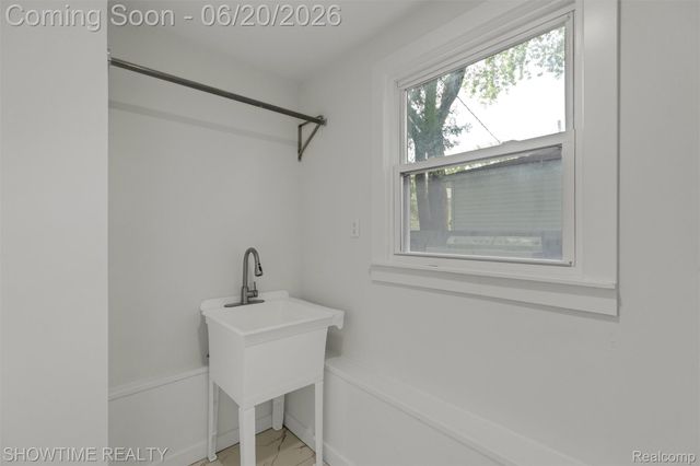 14854 10 Mile Road, Warren, MI 48089