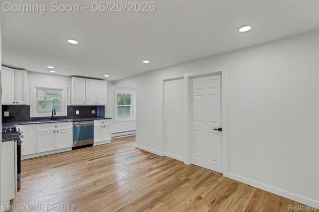 14854 10 Mile Road, Warren, MI 48089