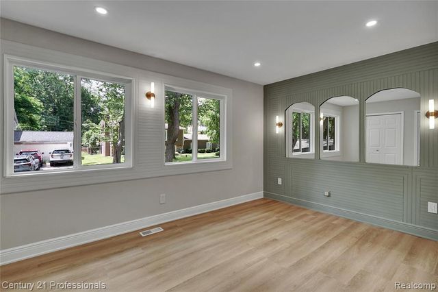 3099 Chenoa Street, Commerce Twp, MI 48382