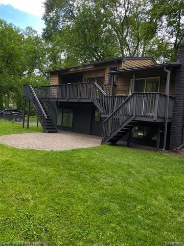 3099 Chenoa Street, Commerce Twp, MI 48382