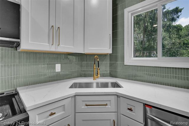 3099 Chenoa Street, Commerce Twp, MI 48382
