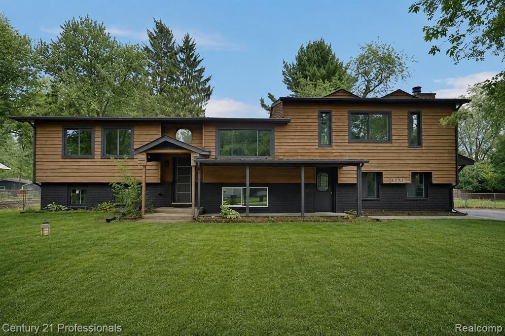 3099 Chenoa Street, Commerce Twp, MI 48382