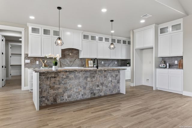 956 Horseshoe Falls, Bandera, TX 78003