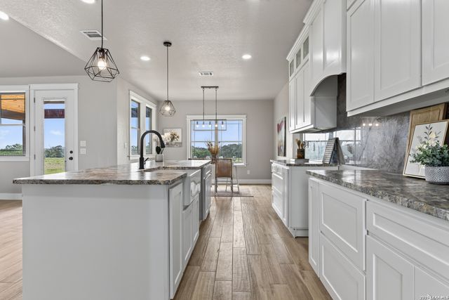 956 Horseshoe Falls, Bandera, TX 78003