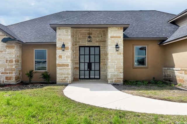 956 Horseshoe Falls, Bandera, TX 78003
