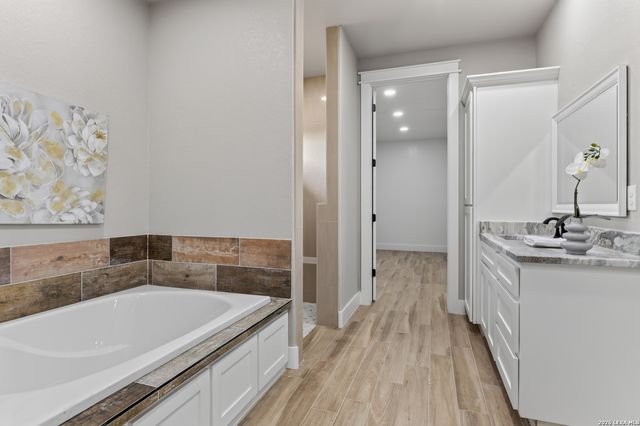 956 Horseshoe Falls, Bandera, TX 78003