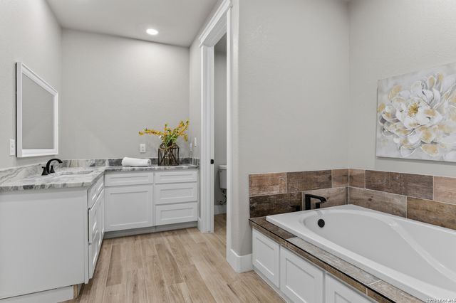 956 Horseshoe Falls, Bandera, TX 78003