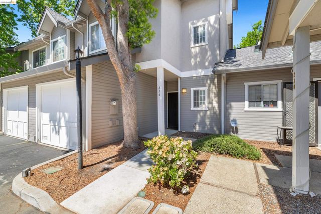 226 Birch Creek Dr, Pleasanton, CA 94566