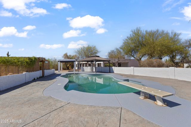 1065 W WHITELEY Street, Apache Junction, AZ 85120