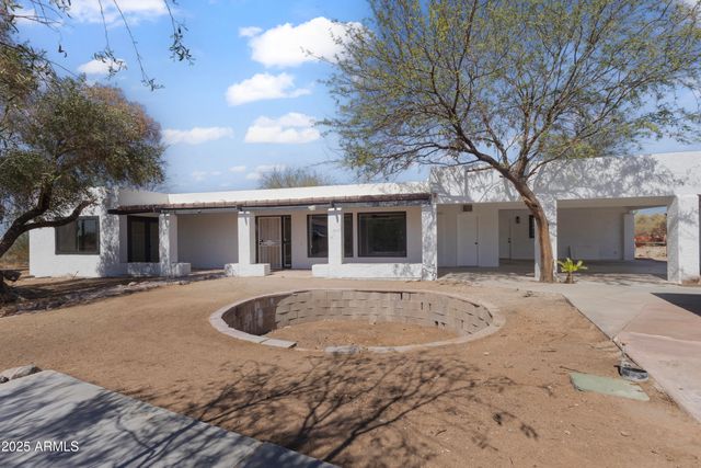 1065 W WHITELEY Street, Apache Junction, AZ 85120