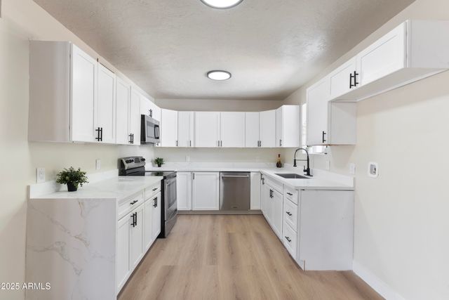 1065 W WHITELEY Street, Apache Junction, AZ 85120