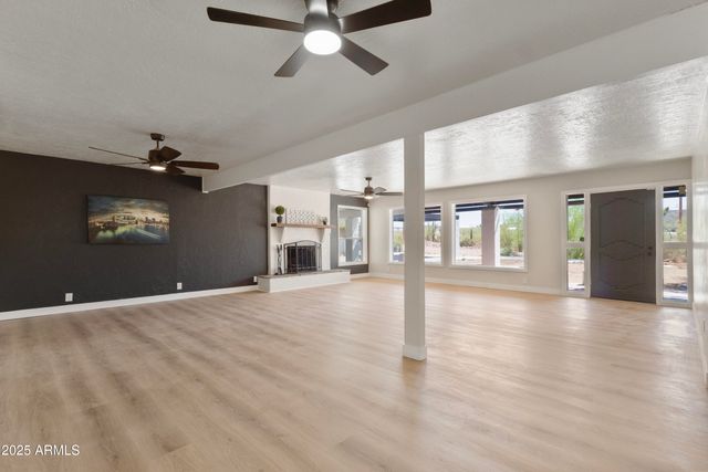 1065 W WHITELEY Street, Apache Junction, AZ 85120