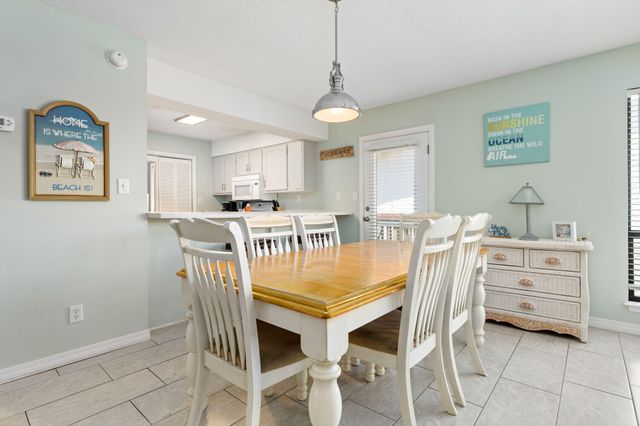 8425 Gulf Boulevard, 213, Navarre, FL 32566