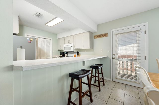 8425 Gulf Boulevard, 213, Navarre, FL 32566