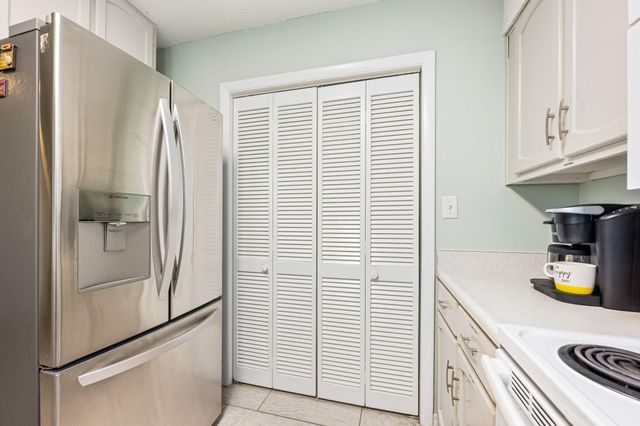 8425 Gulf Boulevard, 213, Navarre, FL 32566