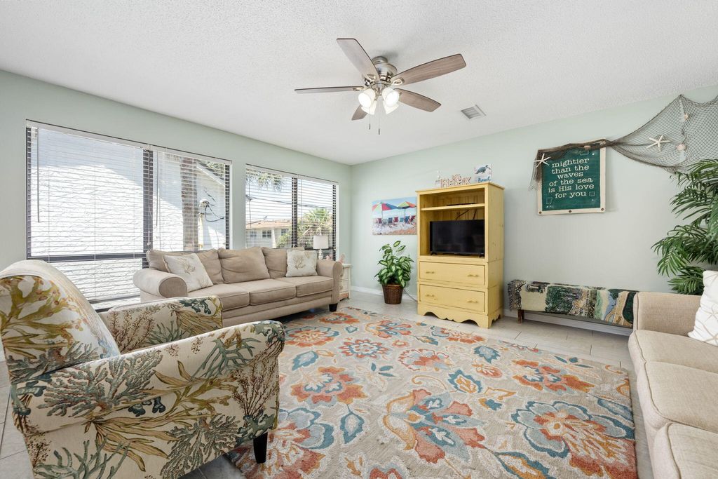 8425 Gulf Boulevard, 213, Navarre, FL 32566