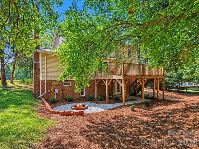 10740 Roxbury Court, Charlotte, NC 28214