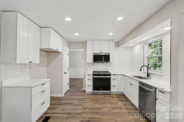 10740 Roxbury Court, Charlotte, NC 28214