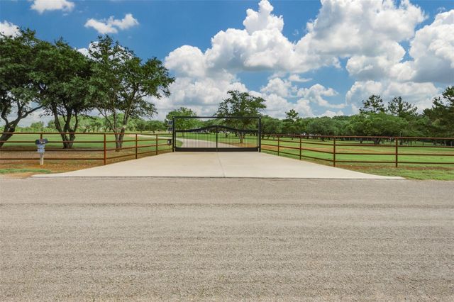 33952 Joseph Road, Waller, TX 77484