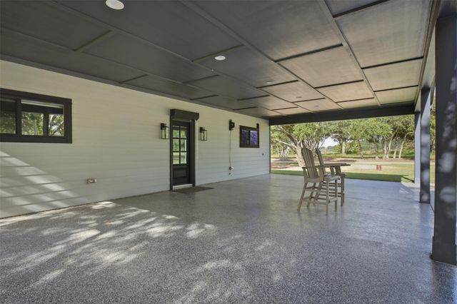 33952 Joseph Road, Waller, TX 77484