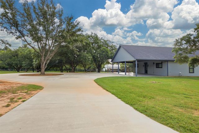33952 Joseph Road, Waller, TX 77484