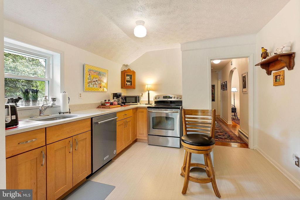 Image 19 of property listing at 1409 BROADWAY RD, Lutherville Timonium, MD 21093