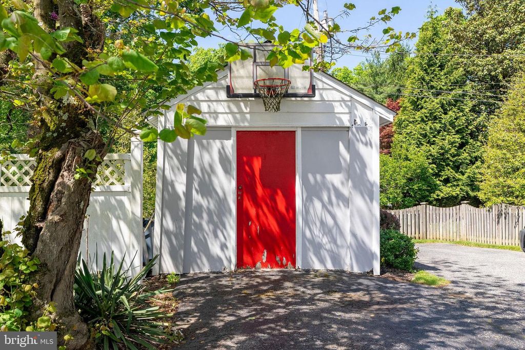 Image 44 of property listing at 1409 BROADWAY RD, Lutherville Timonium, MD 21093