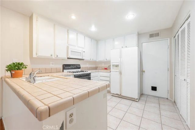 25710 Lupita, Valencia, CA 91355