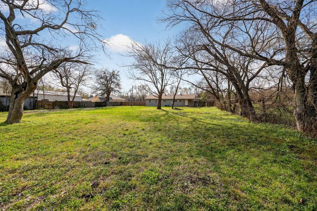 130 Center Street, Nevada, TX 75173