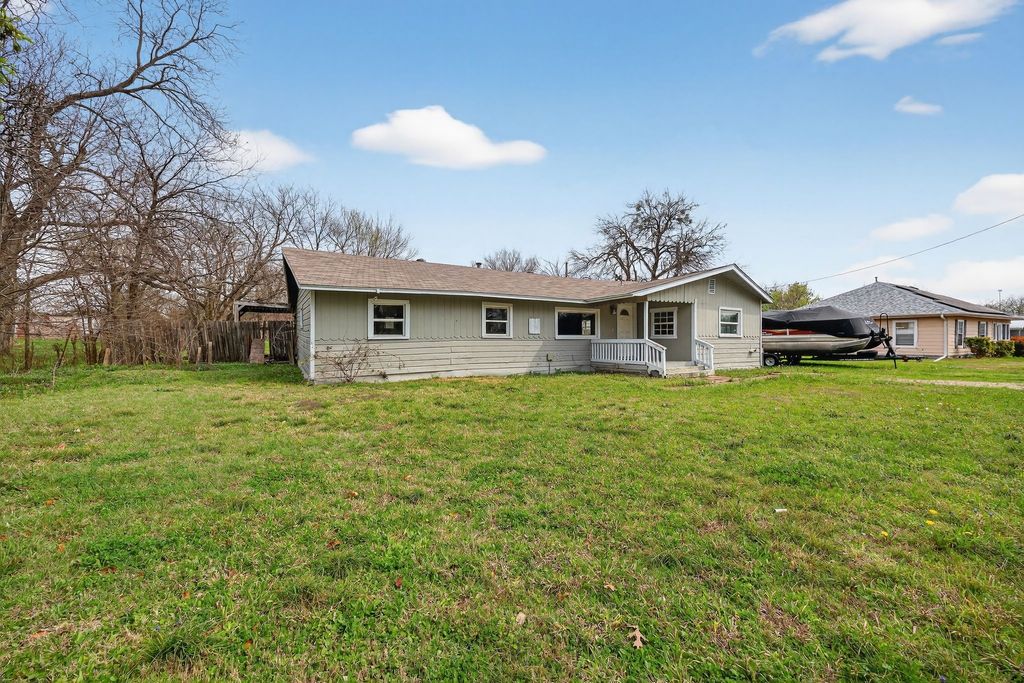 130 Center Street, Nevada, TX 75173