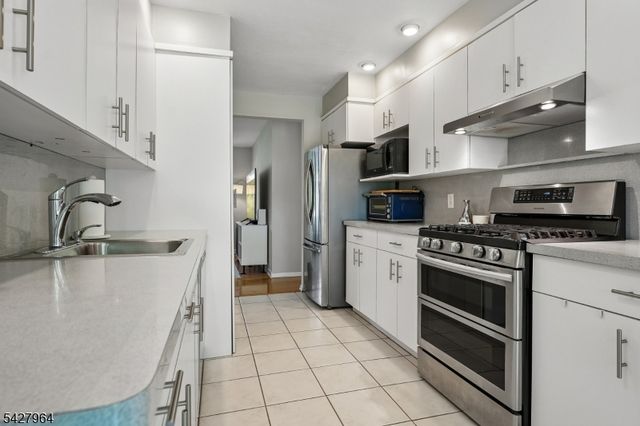 17 Tyndall Road, South Brunswick Twp., NJ 08824