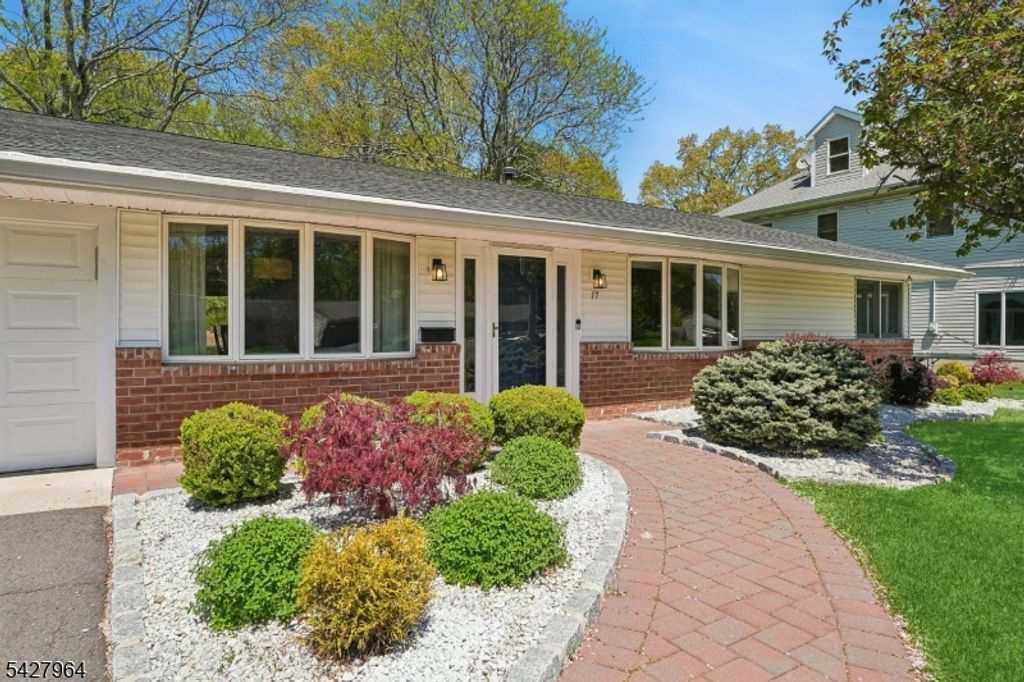 17 Tyndall Road, South Brunswick Twp., NJ 08824