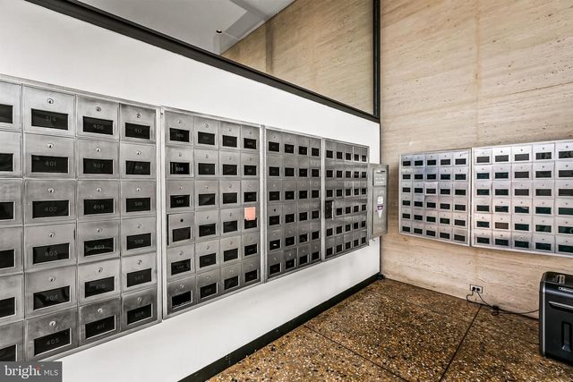 4000 N CHARLES ST #702, Baltimore, MD 21218