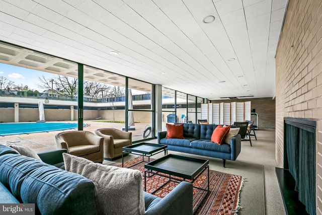 4000 N CHARLES ST #702, Baltimore, MD 21218