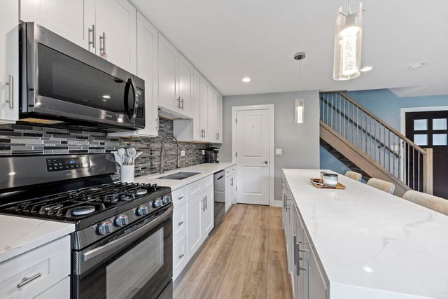 7 Cour Versaille, Palos Hills, IL 60465
