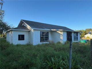 712 S Rife St, Aransas Pass, TX 78336