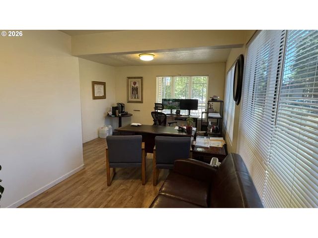 8729 Se POWELL Blvd, Portland, OR 97266