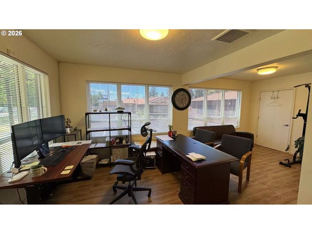 8729 Se POWELL Blvd, Portland, OR 97266
