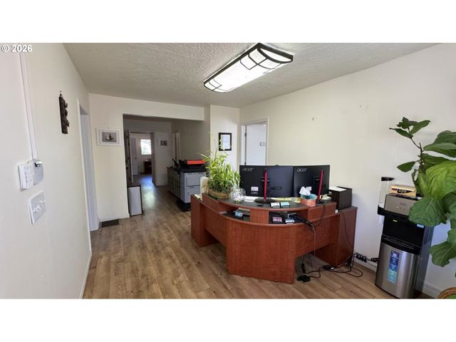 8729 Se POWELL Blvd, Portland, OR 97266
