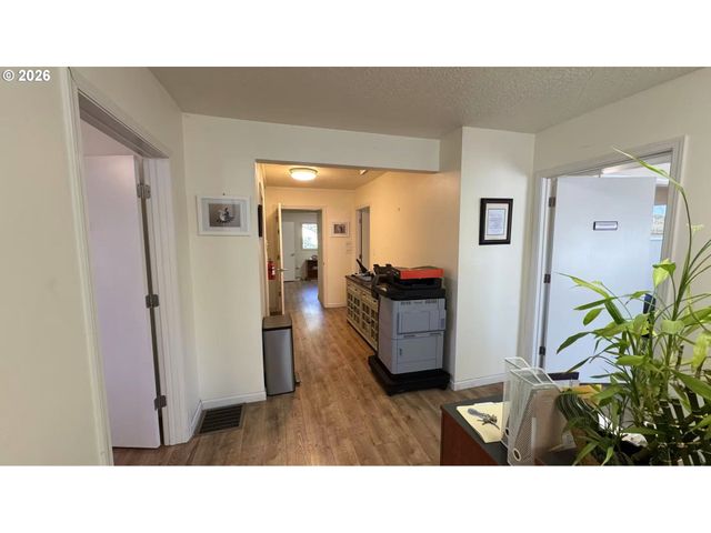 8729 Se POWELL Blvd, Portland, OR 97266