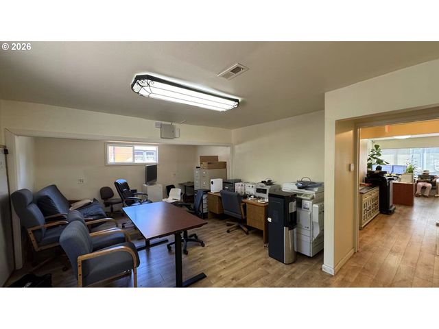 8729 Se POWELL Blvd, Portland, OR 97266