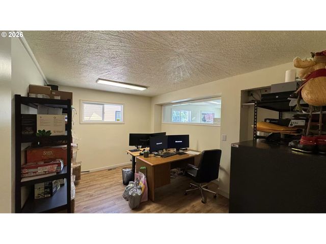 8729 Se POWELL Blvd, Portland, OR 97266