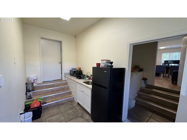 8729 Se POWELL Blvd, Portland, OR 97266