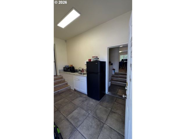 8729 Se POWELL Blvd, Portland, OR 97266