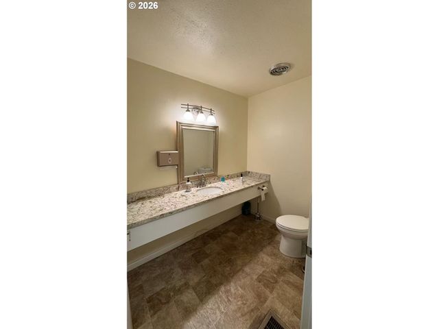 8729 Se POWELL Blvd, Portland, OR 97266