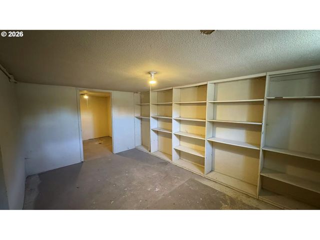 8729 Se POWELL Blvd, Portland, OR 97266