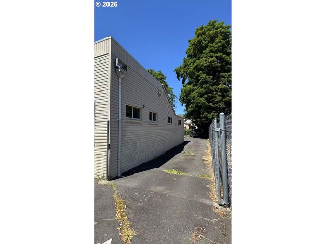 8729 Se POWELL Blvd, Portland, OR 97266