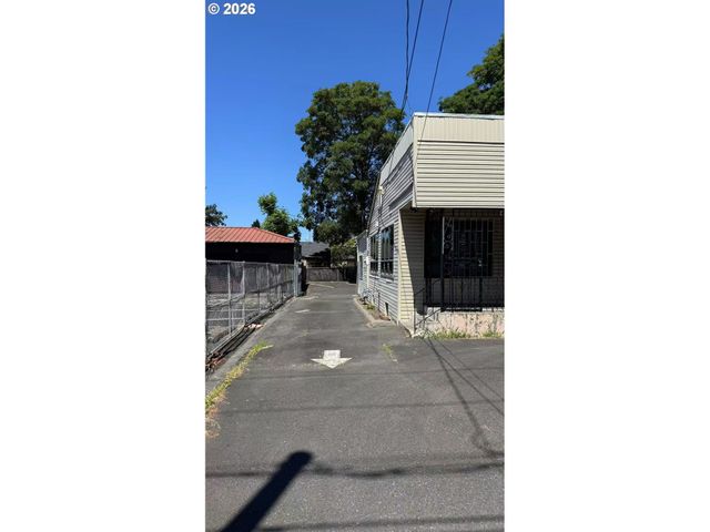 8729 Se POWELL Blvd, Portland, OR 97266