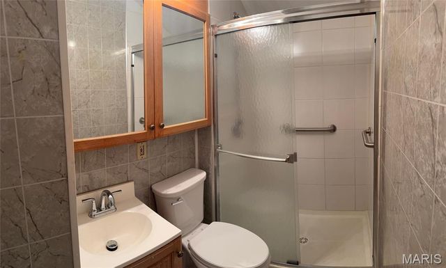 10416 Lackland Road, St Louis, MO 63114