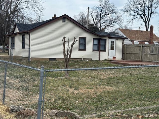 10416 Lackland Road, St Louis, MO 63114